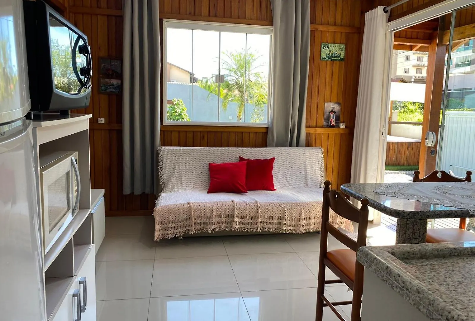 Casa de Férias Residencial Com Piscina Possui Jacuzzi Aquecida Com Hidromassagem Vila Bombinhas