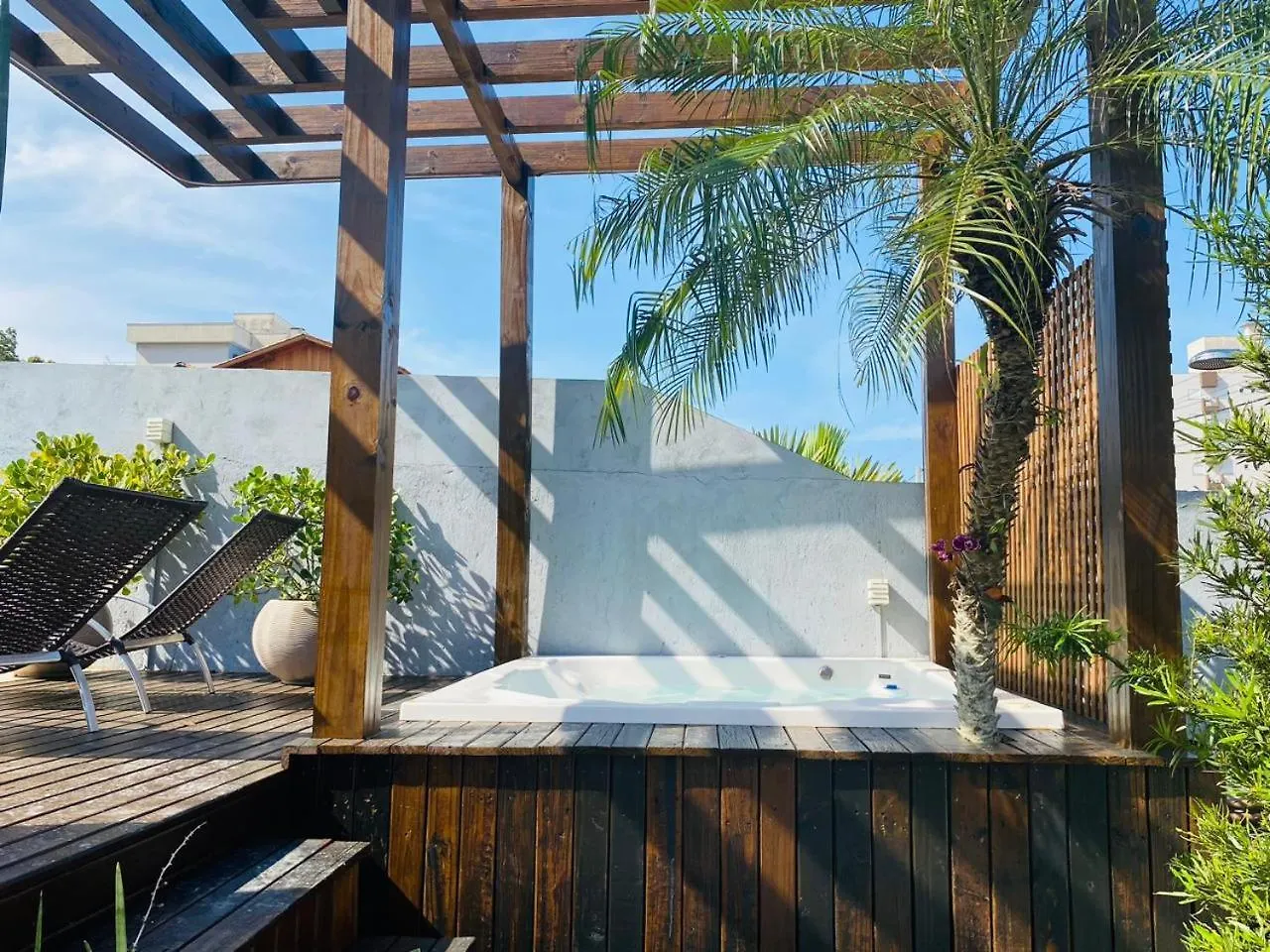 Residencial Com Piscina Possui Jacuzzi Aquecida Com Hidromassagem Vila Bombinhas
