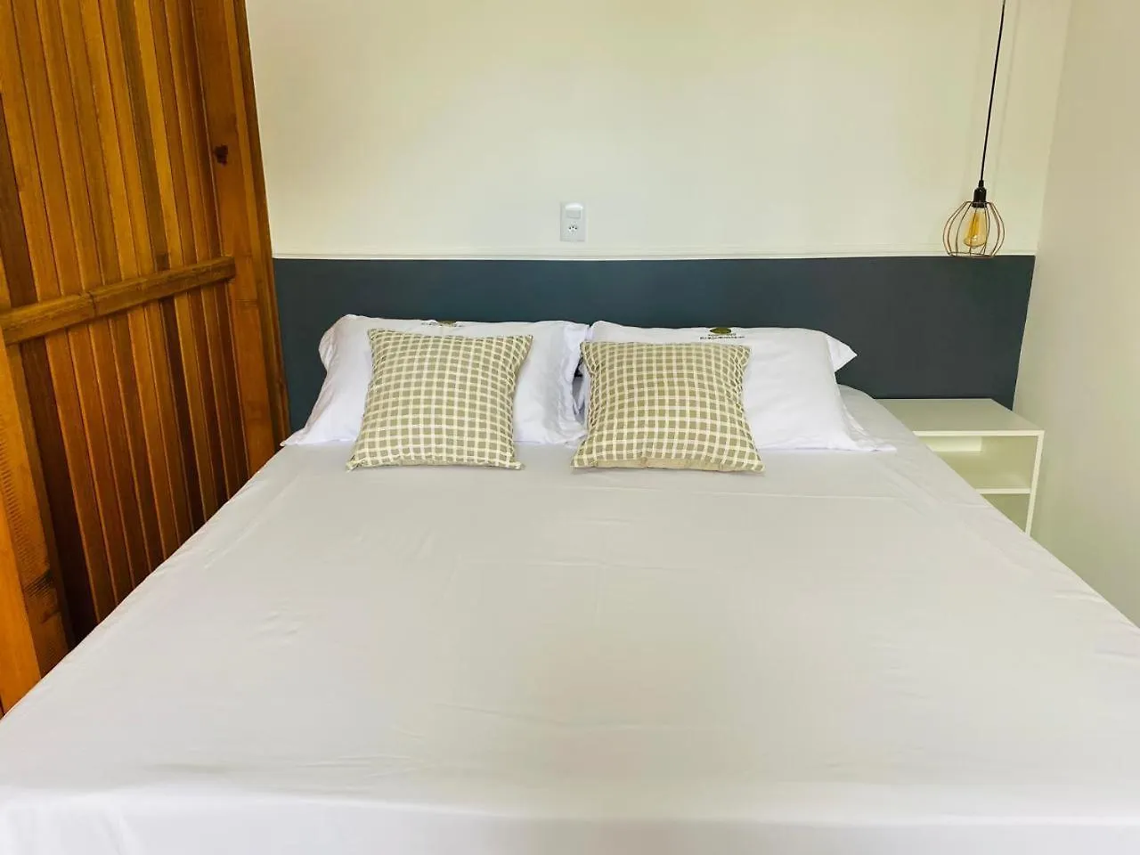 Residencial Com Piscina Possui Jacuzzi Aquecida Com Hidromassagem Vila Bombinhas 0*,  Brasil
