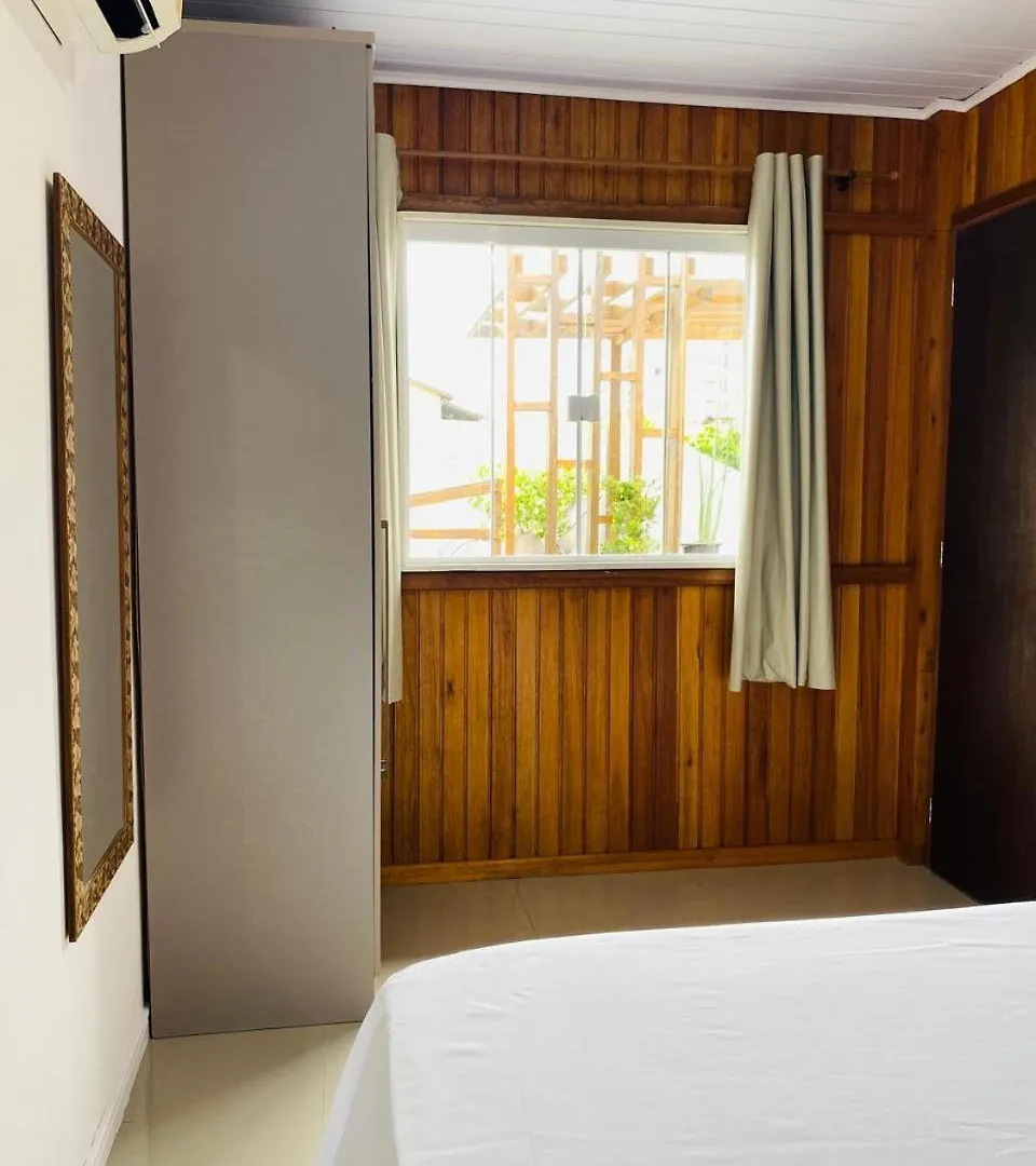 Residencial Com Piscina Possui Jacuzzi Aquecida Com Hidromassagem Vila Bombinhas 0*,