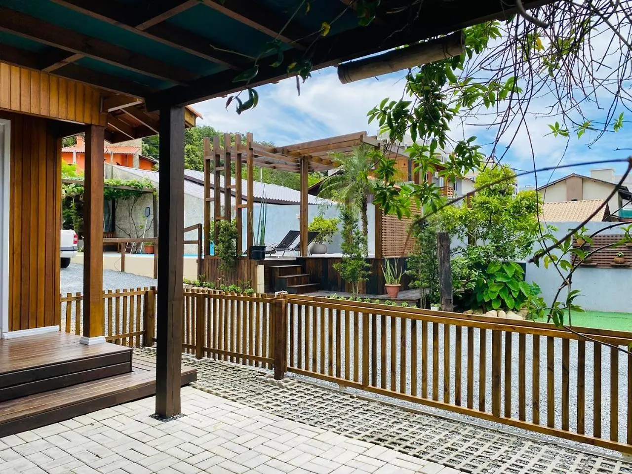 Residencial Com Piscina Possui Jacuzzi Aquecida Com Hidromassagem Villa Bombinhas Brazil