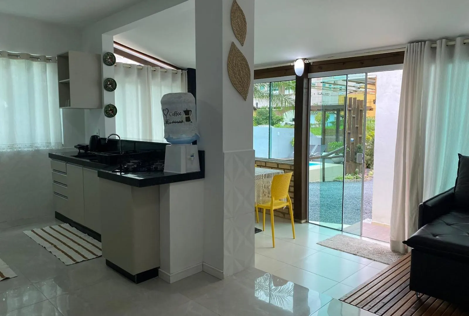 Residencial Com Piscina Possui Jacuzzi Aquecida Com Hidromassagem Vila Bombinhas Casa de Férias