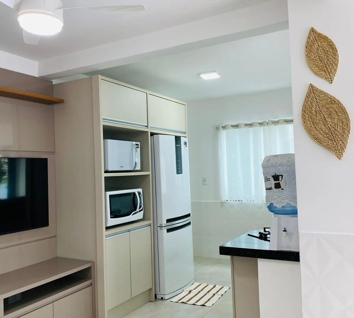 Residencial Com Piscina Possui Jacuzzi Aquecida Com Hidromassagem Vila Bombinhas Brasil