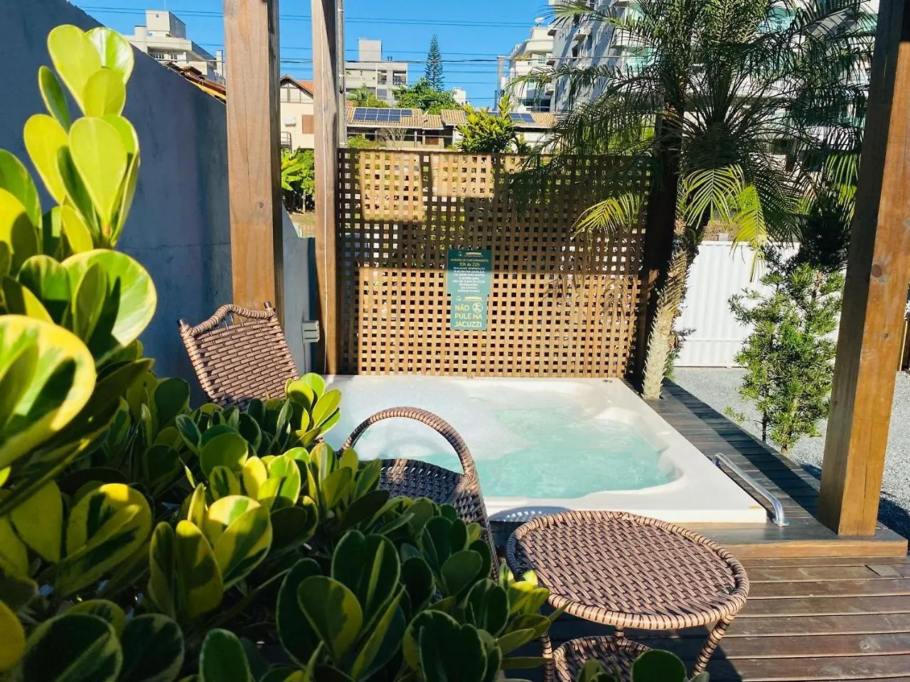 Residencial Com Piscina Possui Jacuzzi Aquecida Com Hidromassagem Vila Bombinhas Casa de Férias
